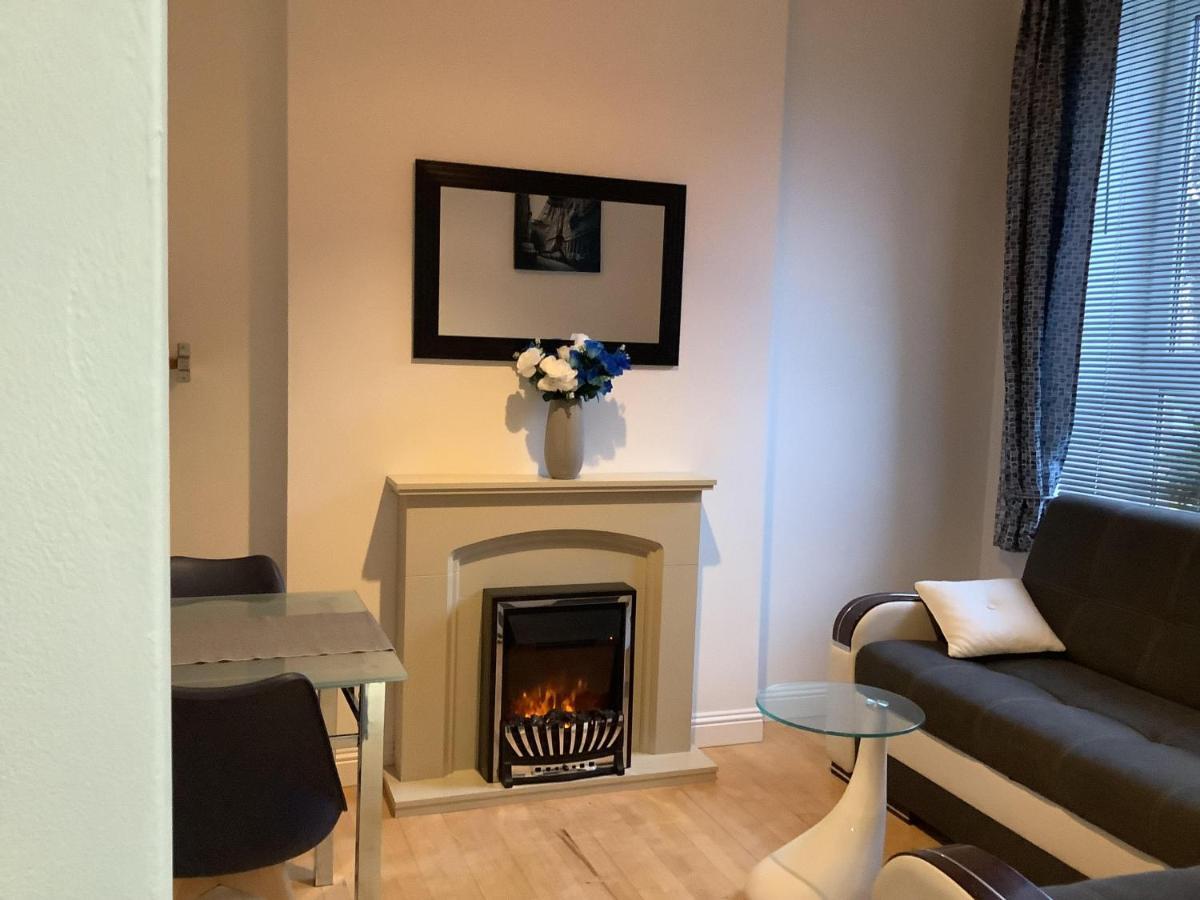 Ground Floor Apartment With Garden Glasgow Ngoại thất bức ảnh