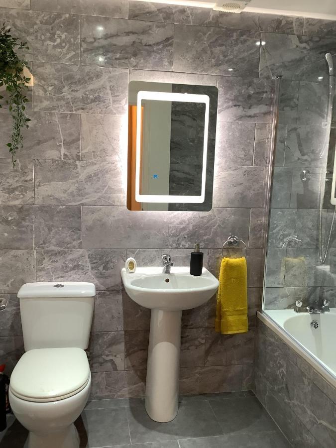 Ground Floor Apartment With Garden Glasgow Ngoại thất bức ảnh