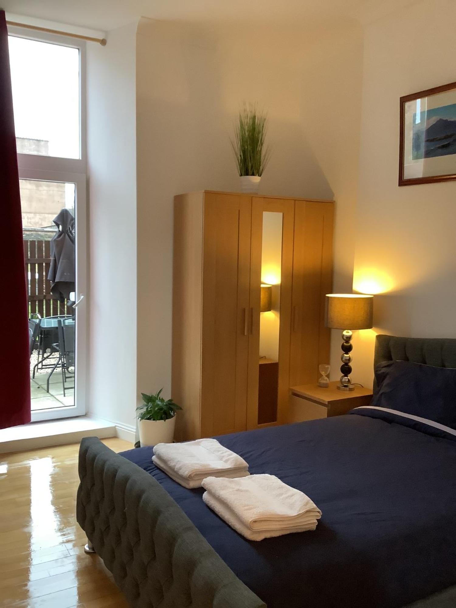 Ground Floor Apartment With Garden Glasgow Ngoại thất bức ảnh